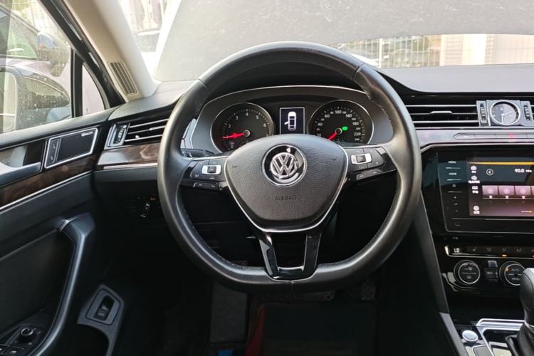Used Volkswagen Magotan 2017 330TSI DSG Luxury Model Steering Wheel