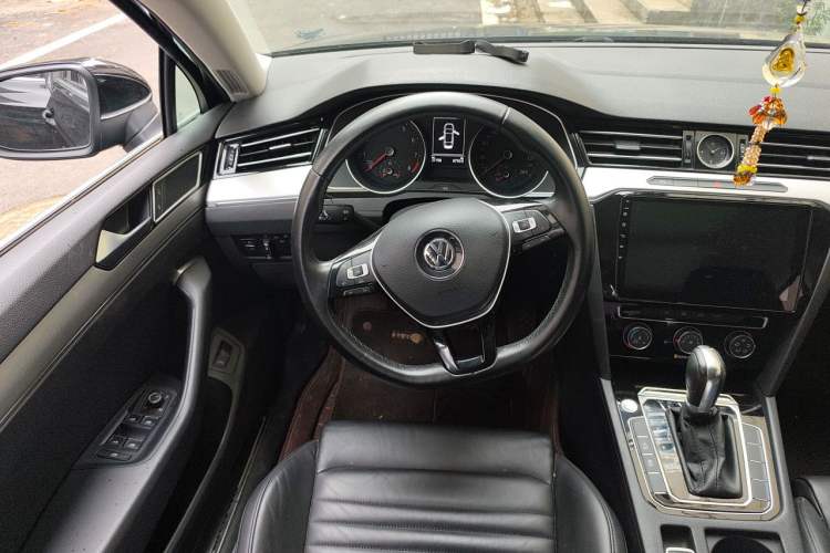 Used Volkswagen Magotan 2017 330TSI DSG Luxury Model Steering Wheel