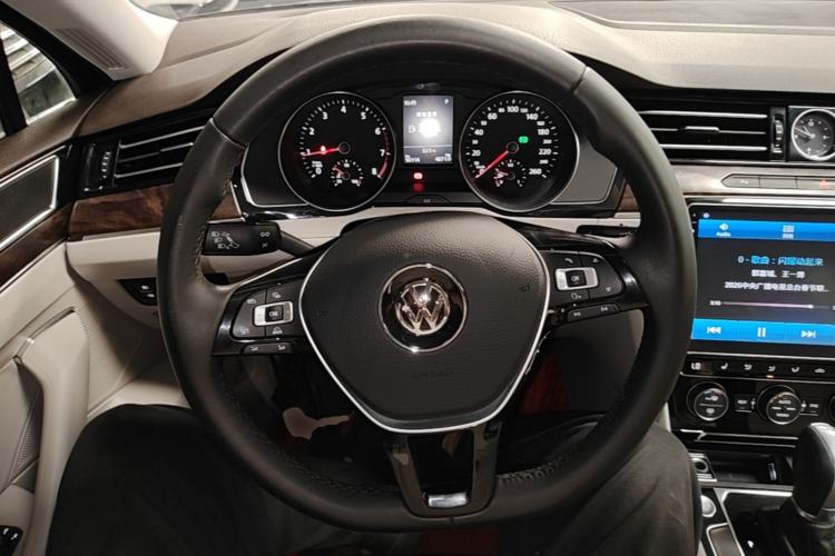 Used Volkswagen Magotan 2017 330TSI DSG Luxury Model Steering Wheel