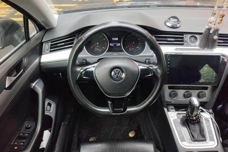 Used Volkswagen Magotan 2017 280TSI DSG Comfort Model Steering Wheel