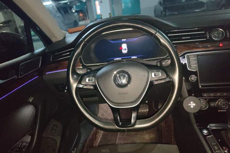 Used Volkswagen Magotan 2017 330TSI DSG Luxury Model Steering Wheel