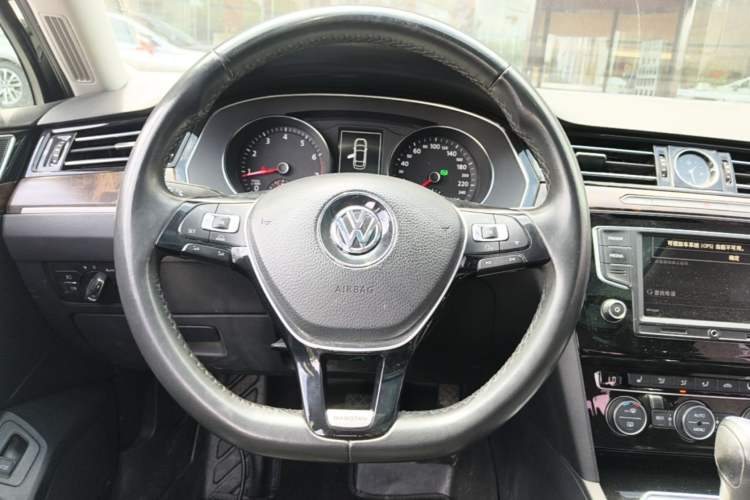 Used Volkswagen Magotan 2017 330TSI DSG Luxury Model Steering Wheel