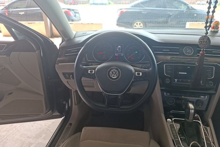 Used Volkswagen Magotan 2017 380TSI DSG Luxury Model Steering Wheel