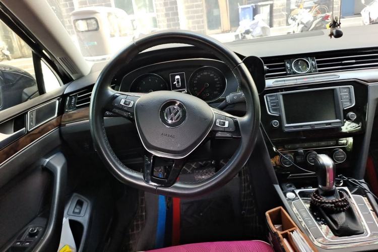 Used Volkswagen Magotan 2017 330TSI DSG Luxury Model Steering Wheel
