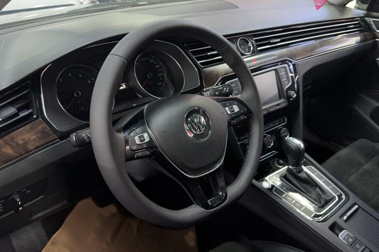 Used Volkswagen Magotan 2017 330TSI DSG Luxury Model Steering Wheel