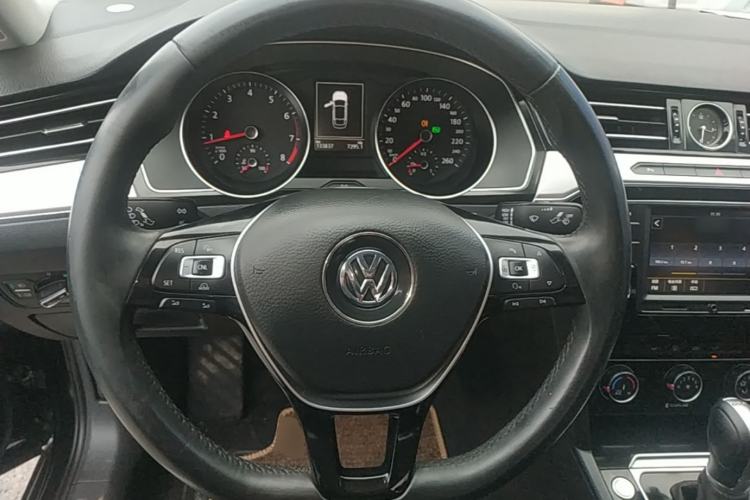Used Volkswagen Magotan 2017 330TSI DSG Leading Model Steering Wheel