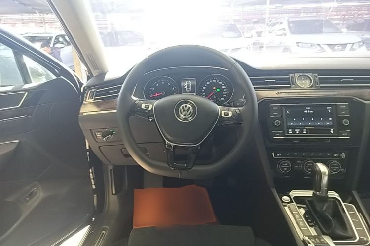 Used Volkswagen Magotan 2017 330TSI DSG Luxury Model Steering Wheel