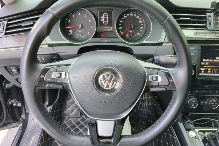 Used Volkswagen Magotan 2017 330TSI DSG Luxury Model Steering Wheel