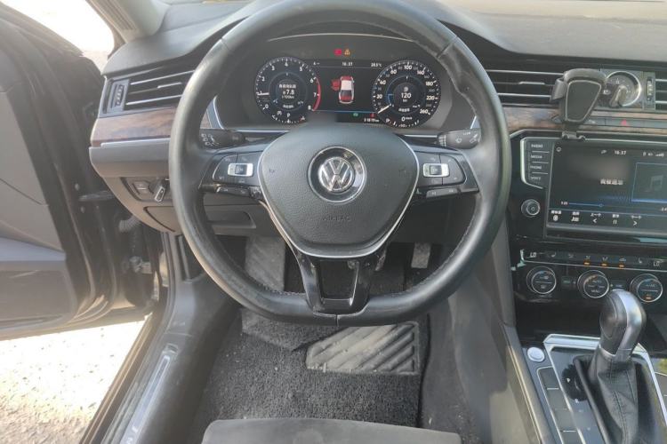 Used Volkswagen Magotan 2017 330TSI DSG Luxury Model Steering Wheel