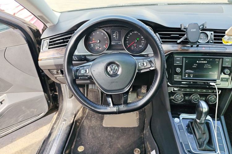 Used Volkswagen Magotan 2017 330TSI DSG Luxury Model Steering Wheel