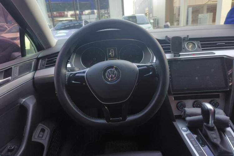 Used Volkswagen Magotan 2017 280TSI DSG Comfort Model Steering Wheel