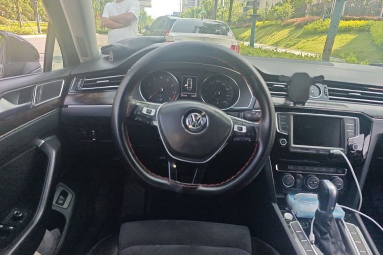 Used Volkswagen Magotan 2017 330TSI DSG Luxury Model Steering Wheel