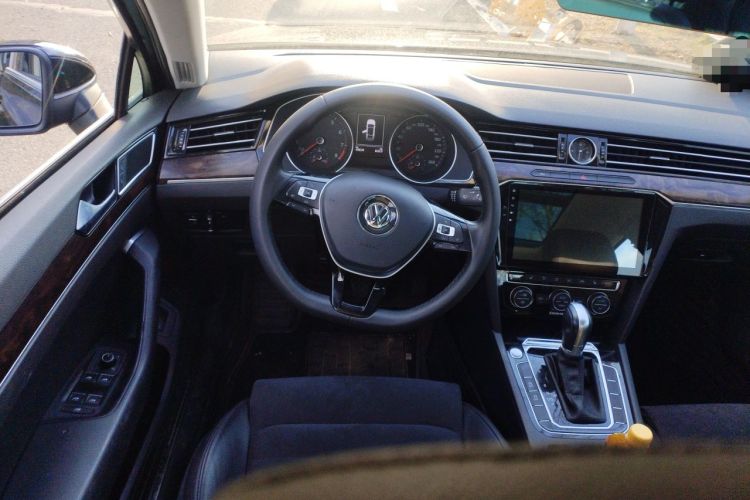 Used Volkswagen Magotan 2017 330TSI DSG Luxury Model Steering Wheel