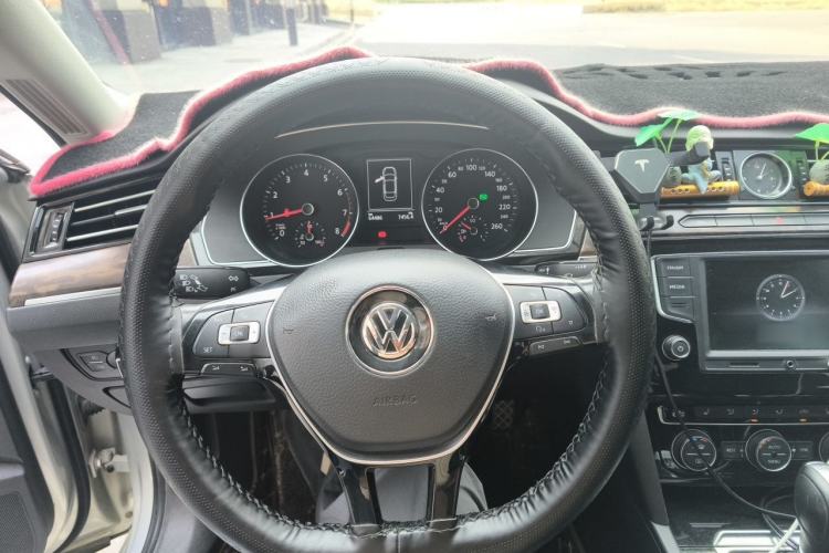Used Volkswagen Magotan 2017 330TSI DSG Luxury Model Steering Wheel