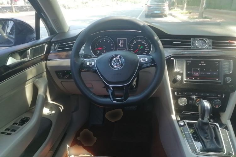 Used Volkswagen Magotan 2017 380TSI DSG Luxury Model Steering Wheel