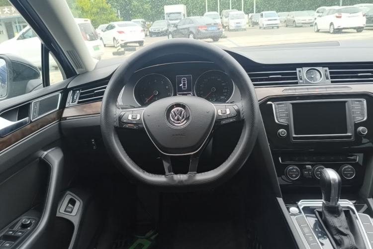 Used Volkswagen Magotan 2017 380TSI DSG Luxury Model Steering Wheel