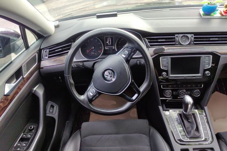 Used Volkswagen Magotan 2017 330TSI DSG Luxury Model Steering Wheel
