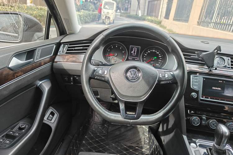 Used Volkswagen Magotan 2017 380TSI DSG Luxury Model Steering Wheel