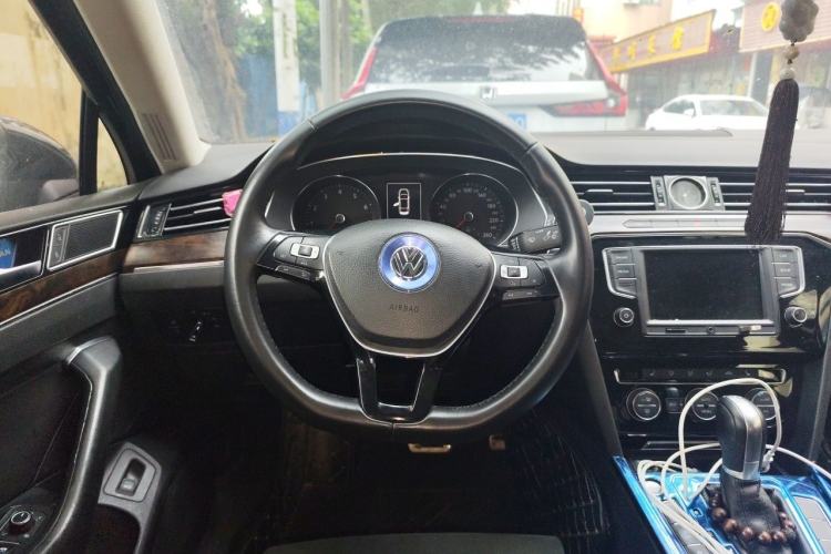Used Volkswagen Magotan 2017 330TSI DSG Luxury Model Steering Wheel