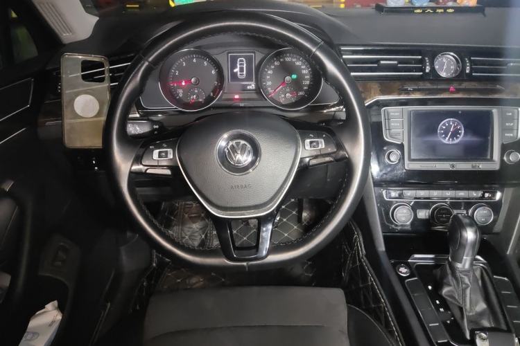 Used Volkswagen Magotan 2017 330TSI DSG Luxury Model Steering Wheel