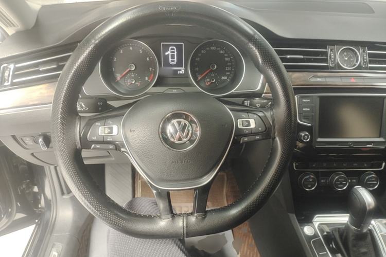 Used Volkswagen Magotan 2017 330TSI DSG Luxury Model Steering Wheel
