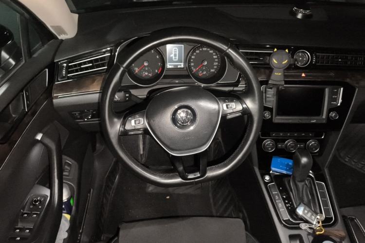 Used Volkswagen Magotan 2017 330TSI DSG Luxury Model Steering Wheel