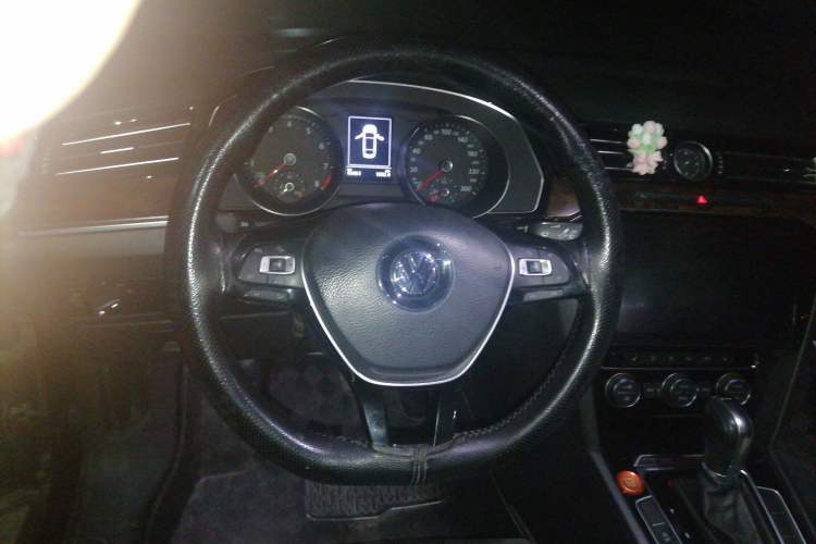 Used Volkswagen Magotan 2017 330TSI DSG Luxury Model Steering Wheel