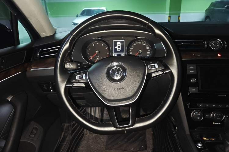 Used Volkswagen Magotan 2017 330TSI DSG Luxury Model Steering Wheel