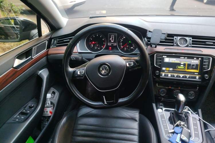 Used Volkswagen Magotan 2017 330TSI DSG Leading Model Steering Wheel