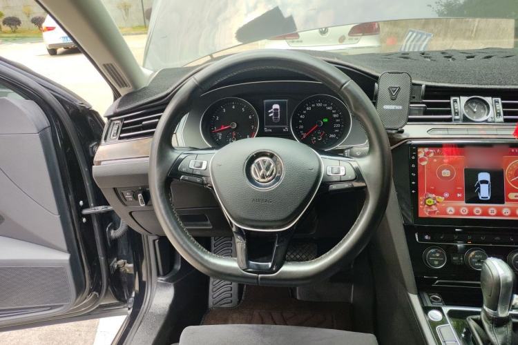 Used Volkswagen Magotan 2017 330TSI DSG Luxury Model Steering Wheel
