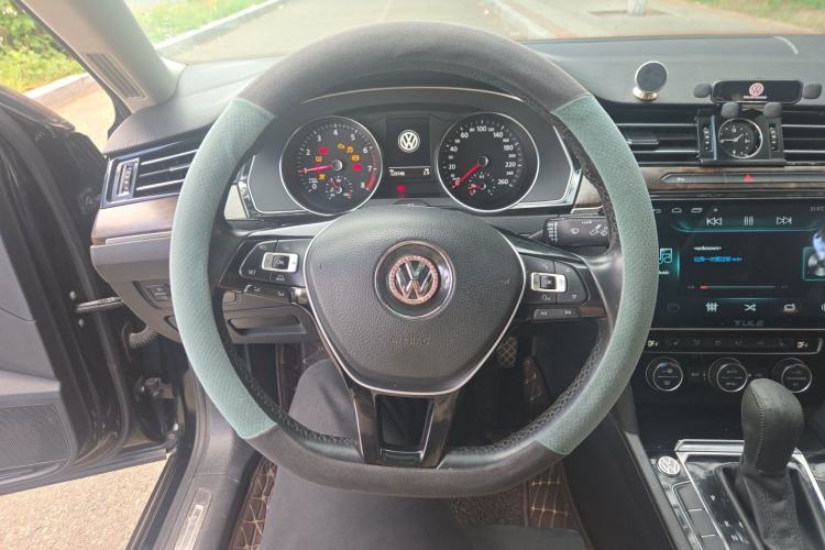 Used Volkswagen Magotan 2017 330TSI DSG Luxury Model Steering Wheel