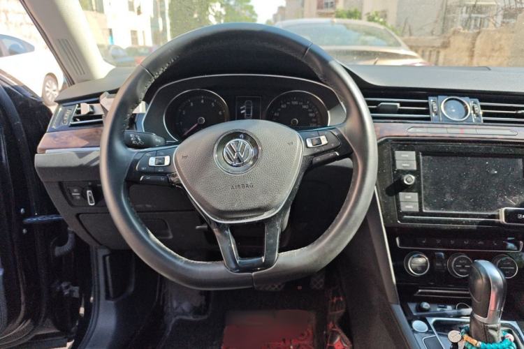 Used Volkswagen Magotan 2017 330TSI DSG Luxury Model Steering Wheel
