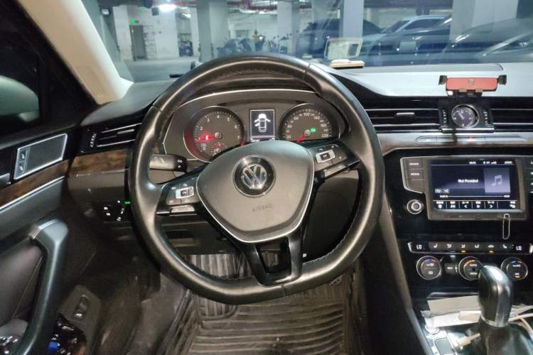Used Volkswagen Magotan 2017 330TSI DSG Luxury Model Steering Wheel