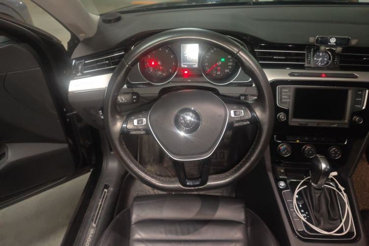 Used Volkswagen Magotan 2017 330TSI DSG Leading Model Steering Wheel