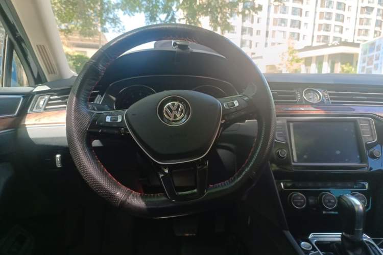 Used Volkswagen Magotan 2017 330TSI DSG Luxury Model Steering Wheel