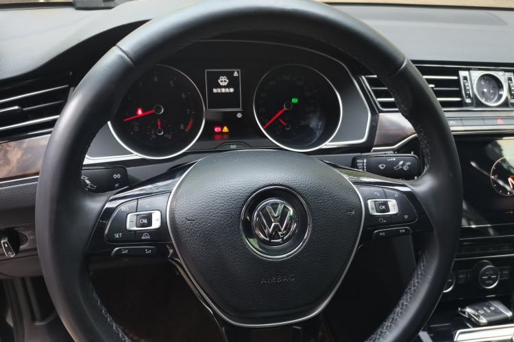 Used Volkswagen Magotan 2017 330TSI DSG Luxury Model Steering Wheel