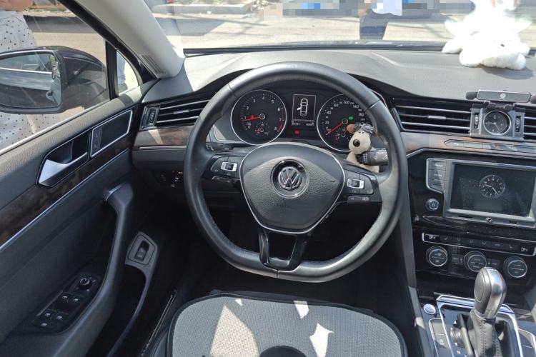 Used Volkswagen Magotan 2017 330TSI DSG Luxury Model Steering Wheel