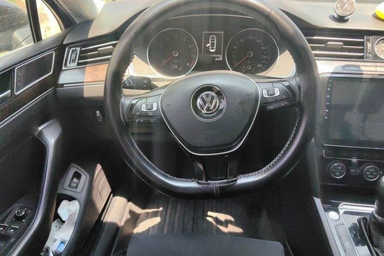 Used Volkswagen Magotan 2017 380TSI DSG Luxury Model Steering Wheel