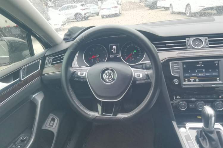 Used Volkswagen Magotan 2017 330TSI DSG Luxury Model Steering Wheel