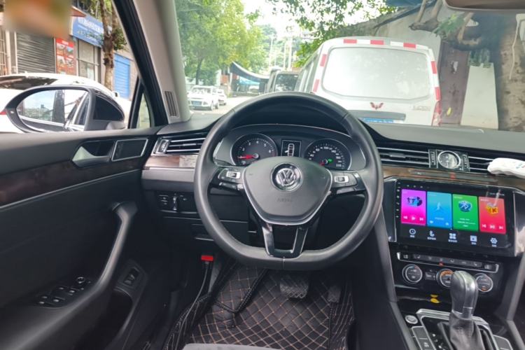 Used Volkswagen Magotan 2017 330TSI DSG Luxury Model Steering Wheel