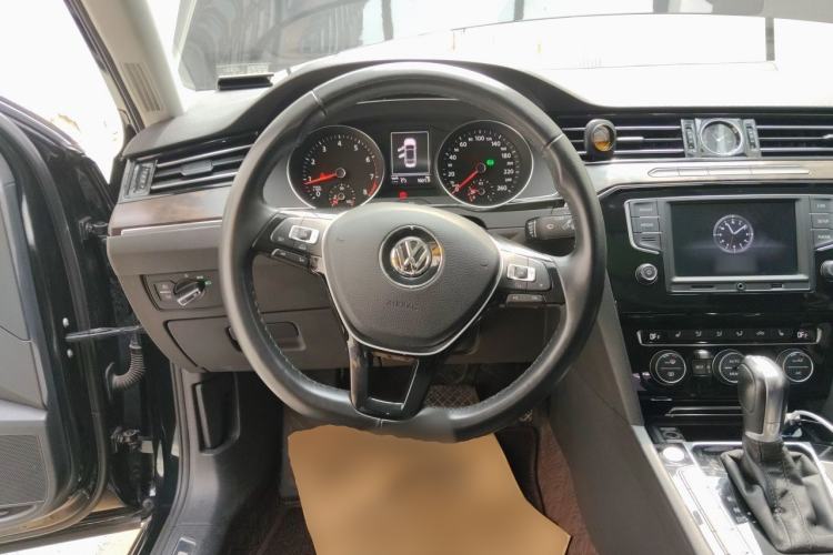 Used Volkswagen Magotan 2017 330TSI DSG Luxury Model Steering Wheel