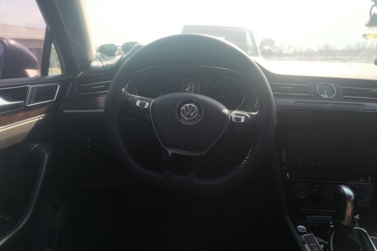 Used Volkswagen Magotan 2017 330TSI DSG Luxury Model Steering Wheel