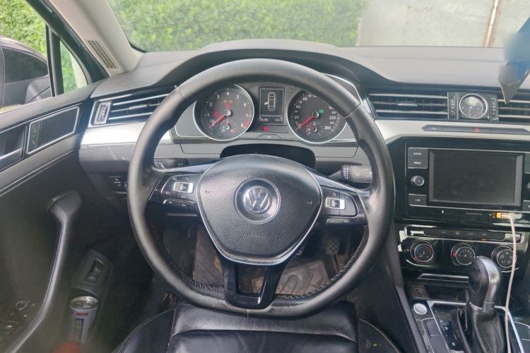 Used Volkswagen Magotan 2017 330TSI DSG Leading Model Steering Wheel
