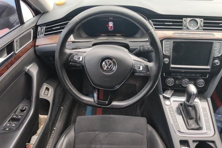 Used Volkswagen Magotan 2017 330TSI DSG Luxury Model Steering Wheel
