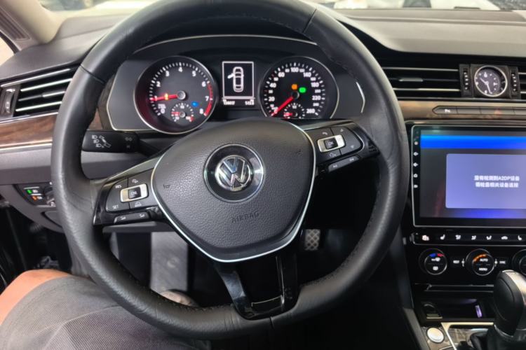 Used Volkswagen Magotan 2017 330TSI DSG Luxury Model Steering Wheel