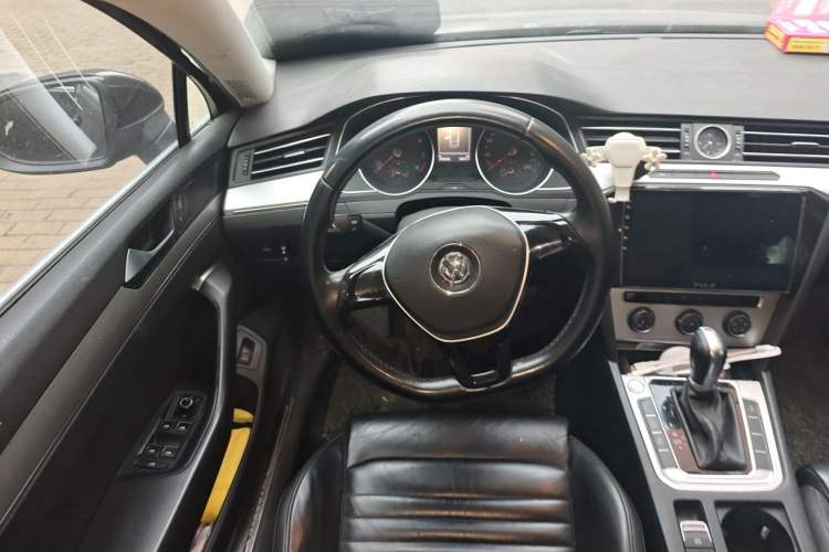 Used Volkswagen Magotan 2017 330TSI DSG Comfort Model Steering Wheel