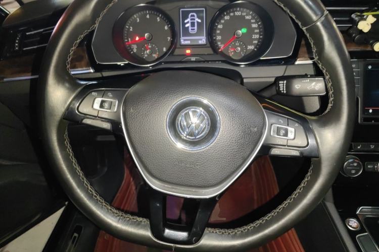 Used Volkswagen Magotan 2017 330TSI DSG Luxury Model Steering Wheel