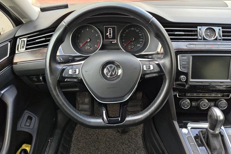 Used Volkswagen Magotan 2017 330TSI DSG Luxury Model Steering Wheel