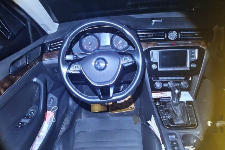 Used Volkswagen Magotan 2017 330TSI DSG Luxury Model Steering Wheel