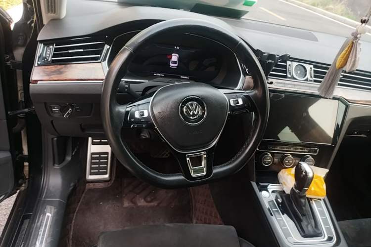 Used Volkswagen Magotan 2017 330TSI DSG Luxury Model Steering Wheel